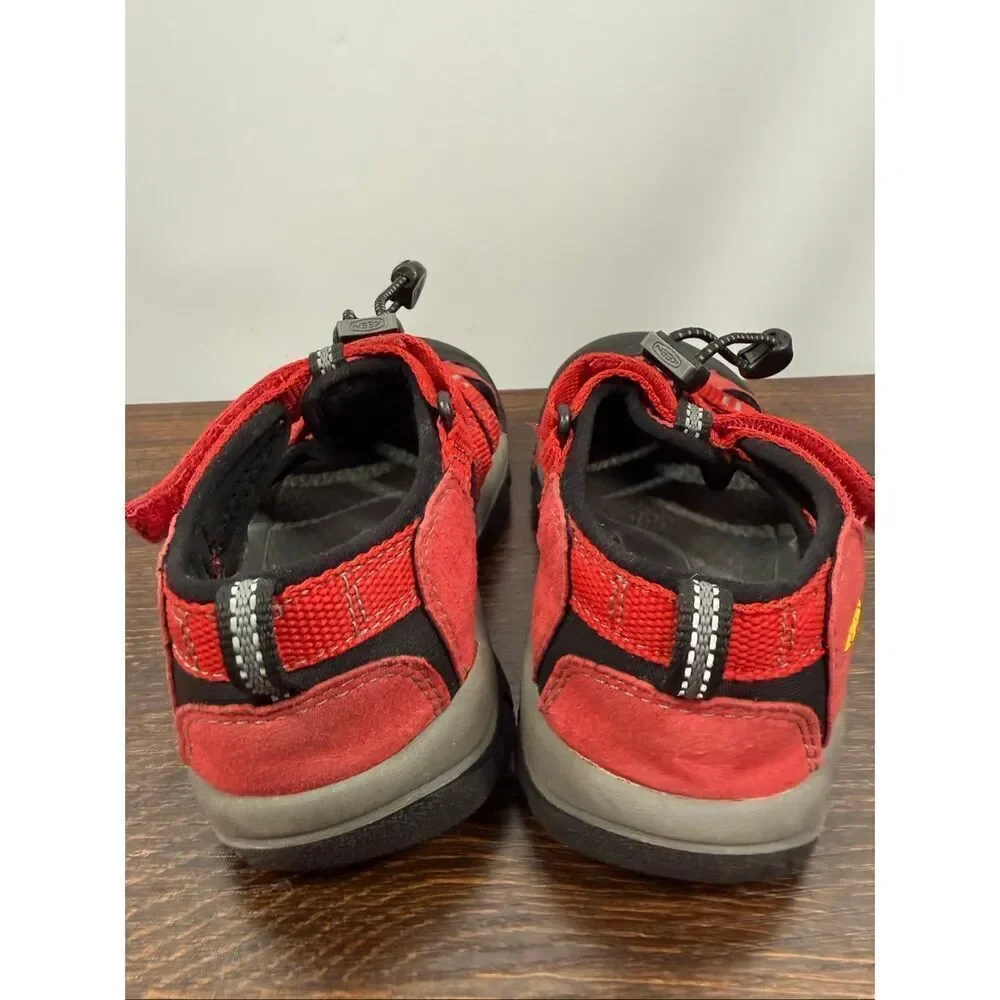 Keen boys red